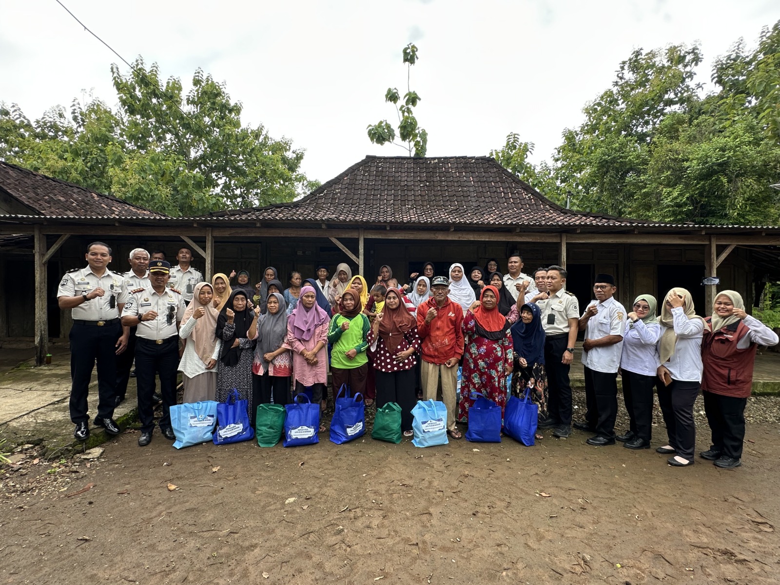 Bakti Sosial dan Layanan Kesehatan Gratis